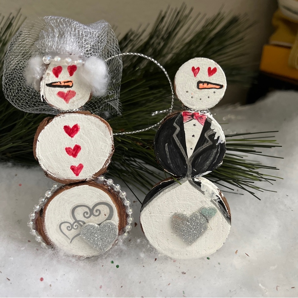 BRIDE AND GROOM SNOWCOUPLE ORNAMENT SET
